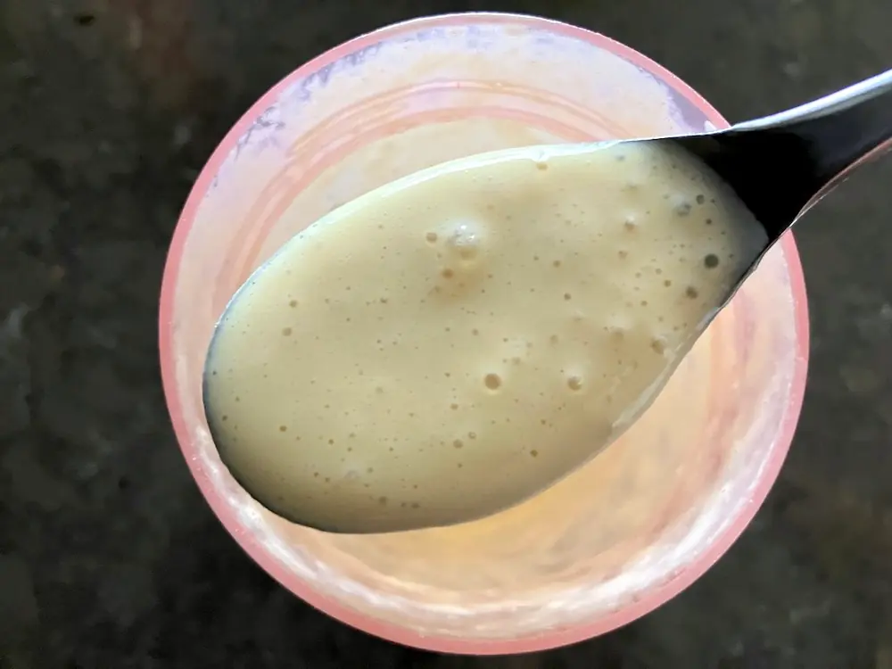 マリネスプロテインのマンゴーと豆乳を混ぜ合わせた画像